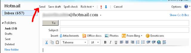 Año 2012: Hotmail ya se integra con Facebook pero todavía no han sido capaces de poner un botón de enviar en un lugar mas intuitivo y visible.